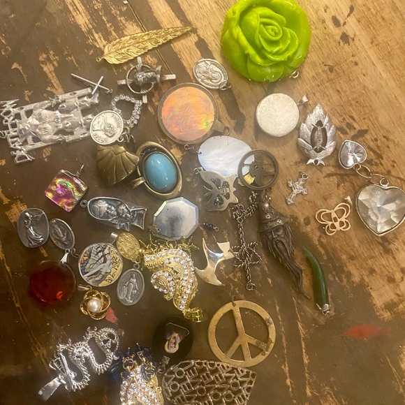 JUST WOW! Mother load of antique,Vintage,Costume +Retro Jewelry! - Picture 16 of 17